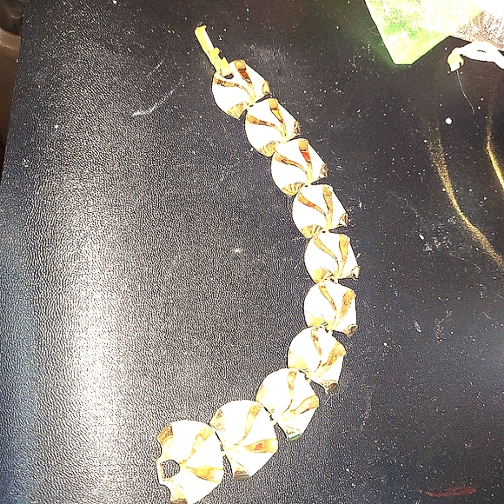 Elegant Gold and White Bracelet